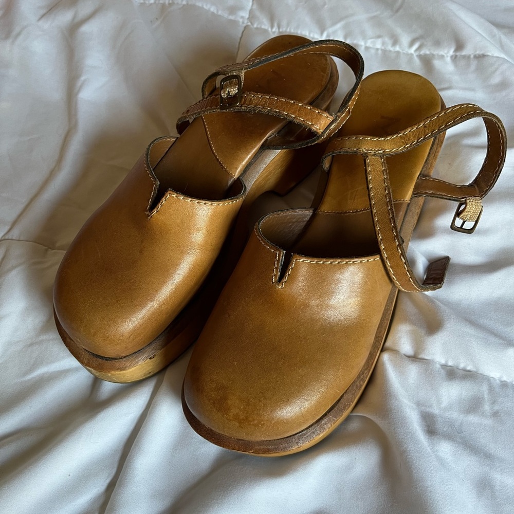 Super 70s looking hippie real wood clogs!